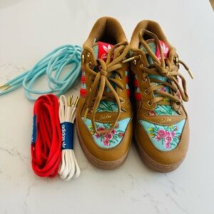 Adidas Unheardof, rivalry low, Mom’s Ugly Couch, M 7.5 W8.5